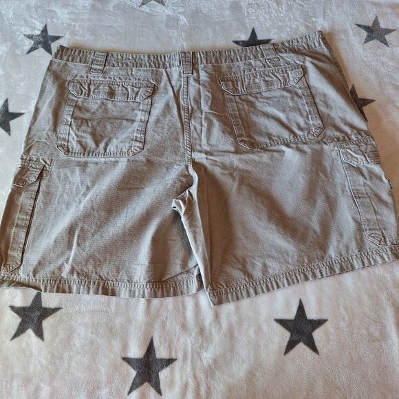 Cabelas Shorts Mens 48 Beige Khaki Cargo Utility Hunting Hiking Fishing Outdoor - Picture 4 of 9